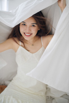 新婚夜紧嫩的奶头被咬得疼